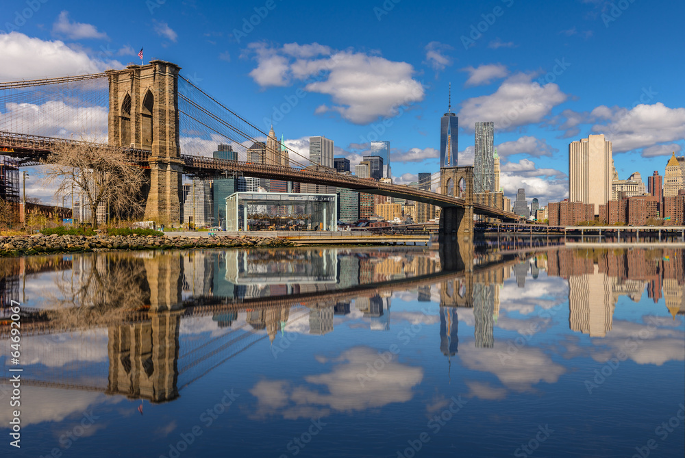 Naklejka premium New York City Brooklyn Bridge i Manhattan skyline
