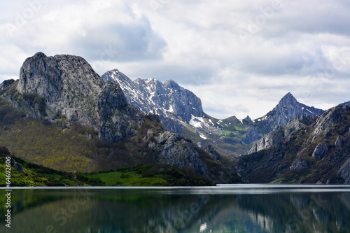 panoramica de las montañas de los picos de europa photo