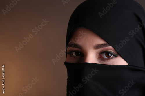 Tableau sur toile Beautiful muslim arabic woman in paranja