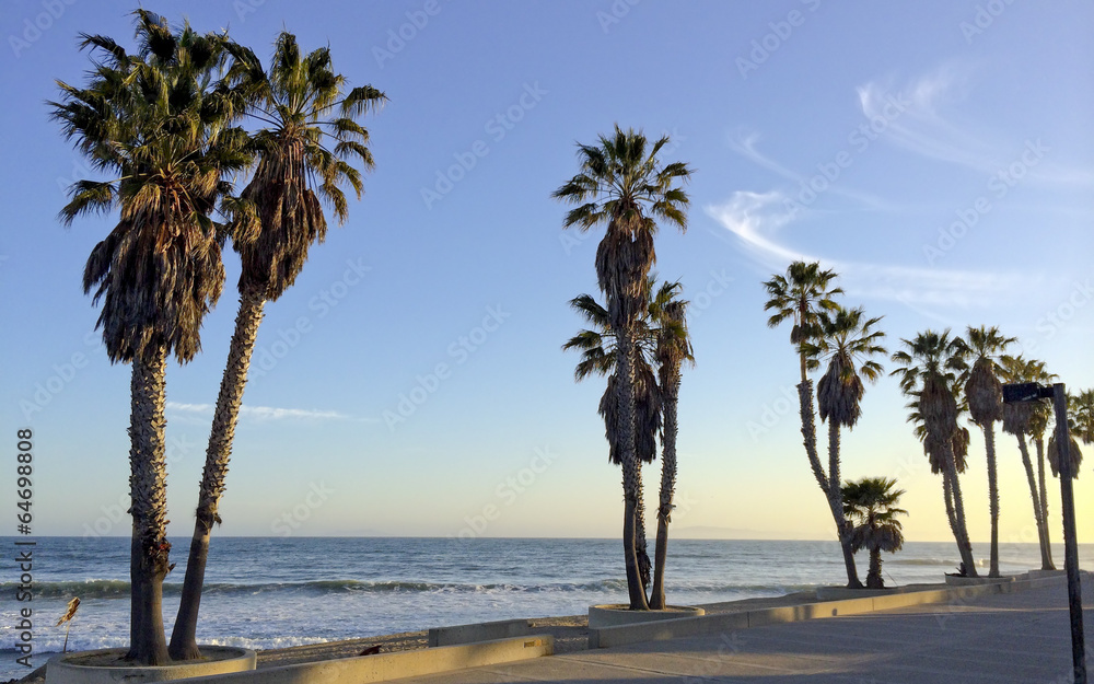 Fototapeta premium Ventura Beach Walk, CA
