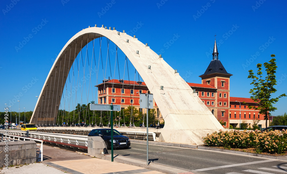 Fototapeta premium Bridge over Arga river in Pamplona, Navarre