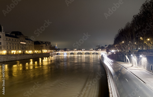 Arch bridge across a river, Pont Neuf, Seine River, Paris, Franc © bruno135_406