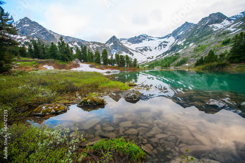 Fototapeta Naklejka Na Ścianę i Meble -  Beautiful mountain lake with reflection of nearest mountains