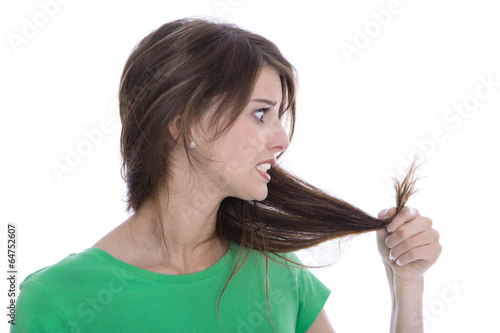 Junges Mädchen schockiert: Haarspliss - Haare brechen