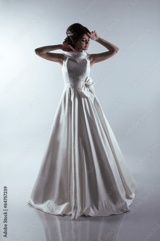 Fototapeta premium Beautiful Bride in elegant wedding dress. Fashion lady.