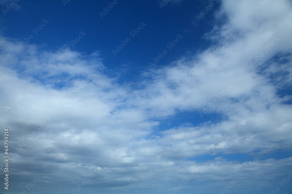 Blauer Himmel mit Wolken Blauer Himmel mit Wolken