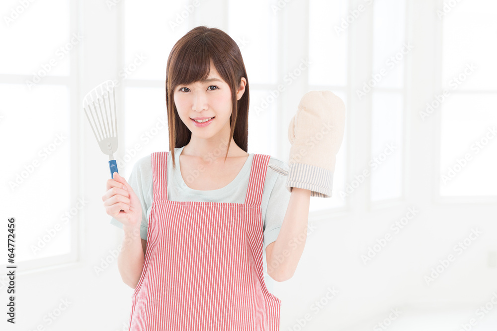 エプロン姿の女性 エプロン姿の女性