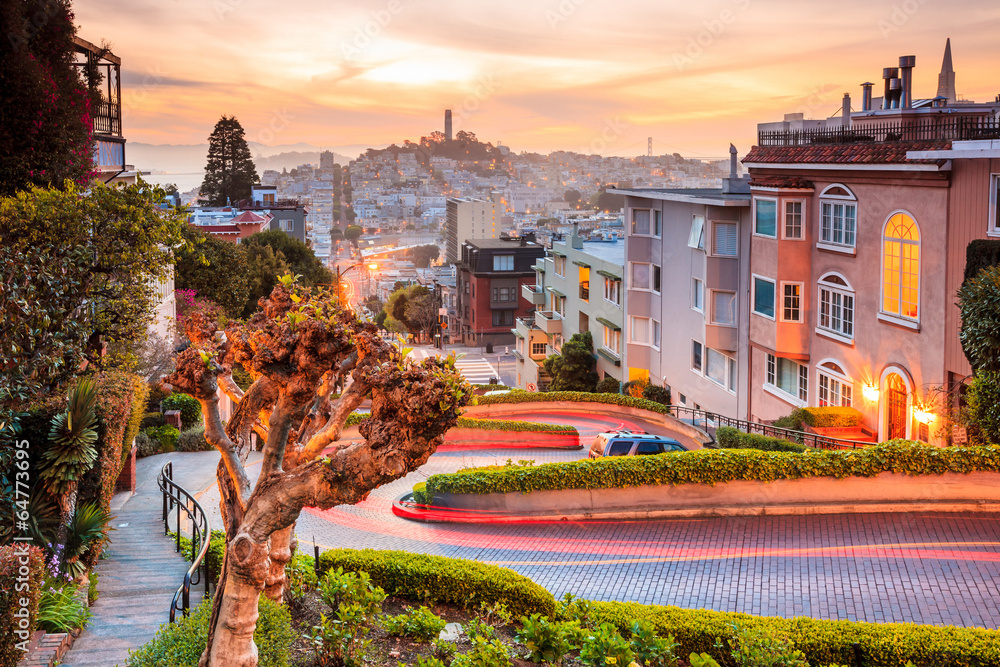 Famous Lombard Street in San Francisco - obrazy, fototapety, plakaty 
