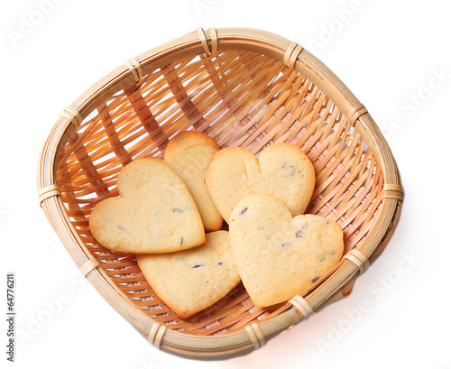 Foto Lavender cookies in wicker basket, isolated on white