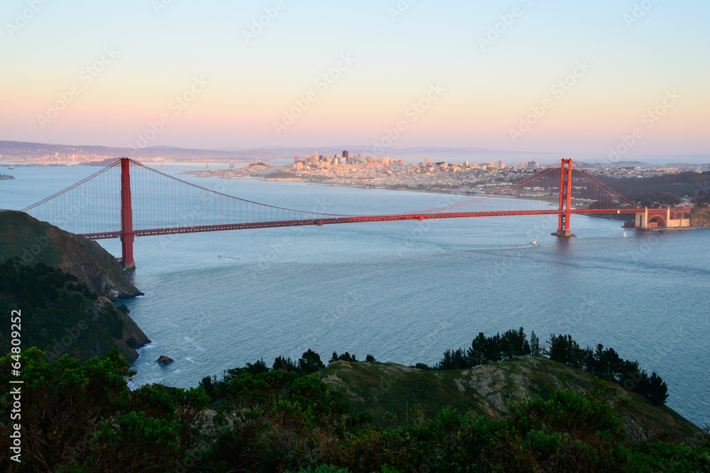 Fototapeta premium Golden Gate Bridge and San Francisco City