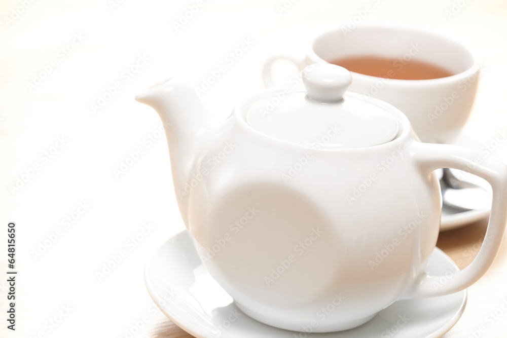 teapot with tea