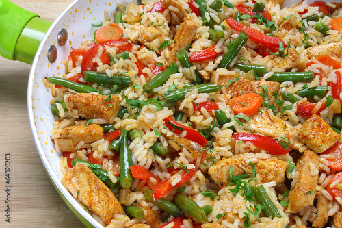 Fried chicken with rice and vegetables