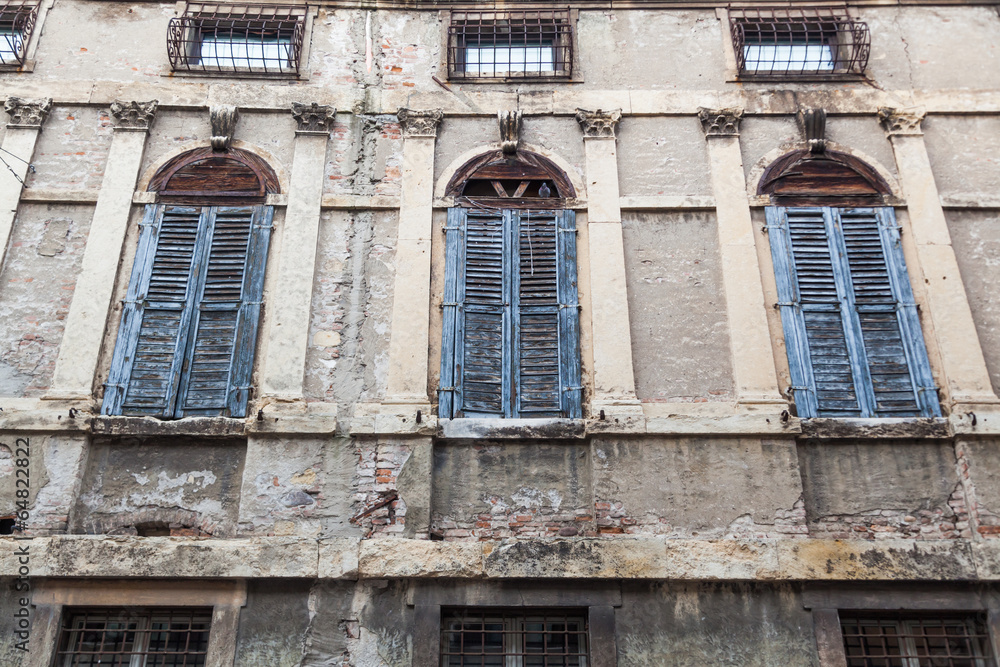 verfallende Hausfassade in Verona