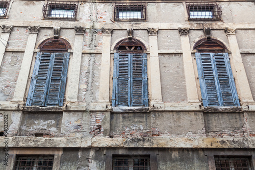 verfallende Hausfassade in Verona