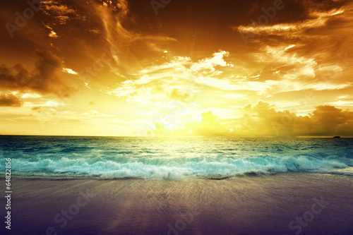 Fototapeta zachód słońca na plaży Seszele