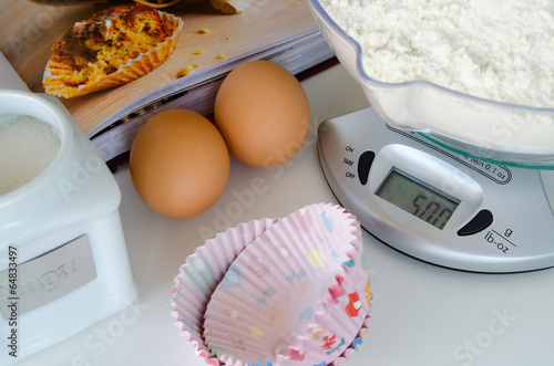 Foto Weighing scale with baking ingredients