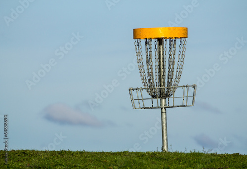 Frisbee golf basket