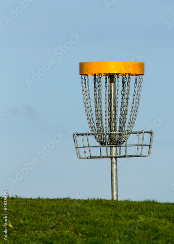 Frisbee golf basket