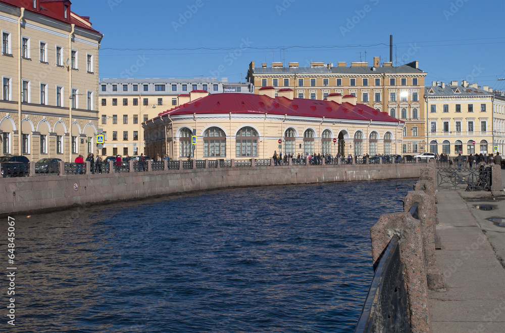 Круглый рынок на набережной реки Мойки. Санкт-Петербург