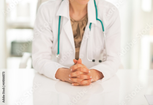 Fototapeta Naklejka Na Ścianę i Meble -  Closeup on medical doctor woman sitting in office