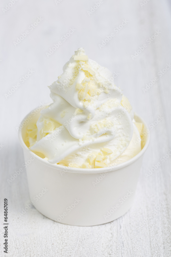 Frozen Yogurt mit weißer Schokolade Frozen Yogurt mit weißer Schokolade