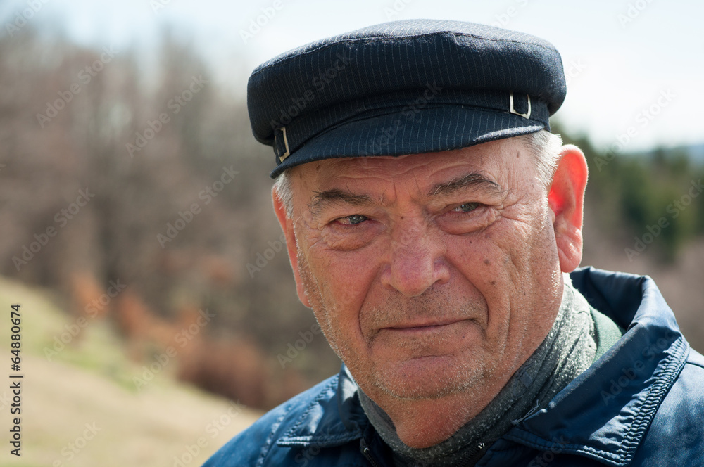 Obraz premium Senior man outside