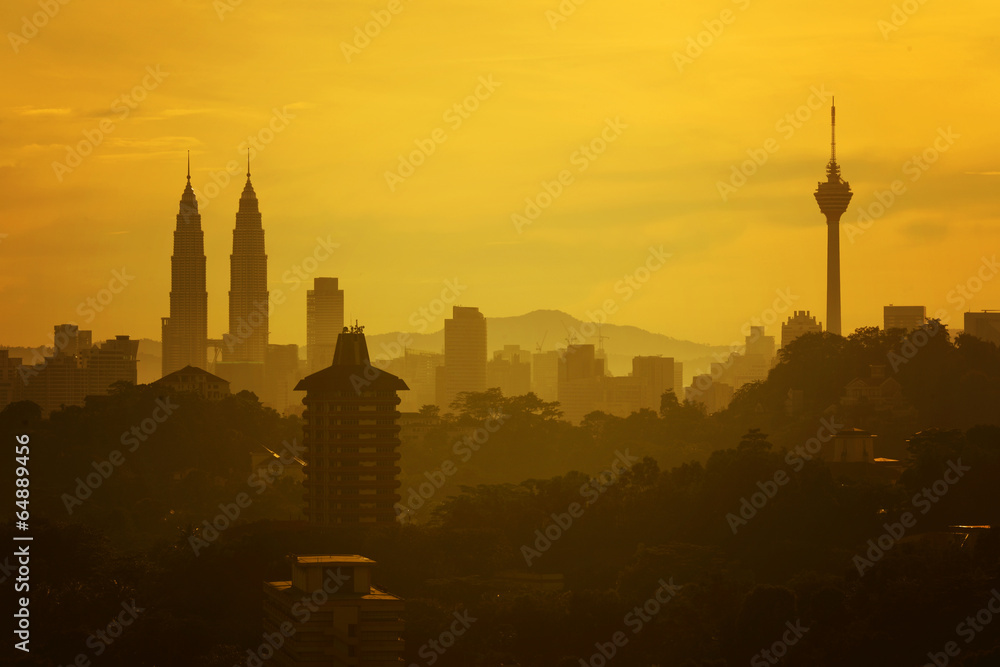 Obraz premium silhouette of kuala lumpur city