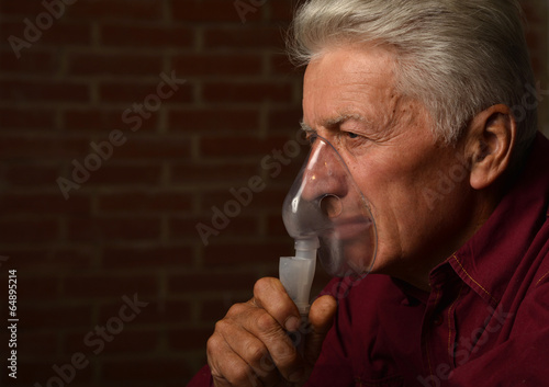 Mature man  inhalator