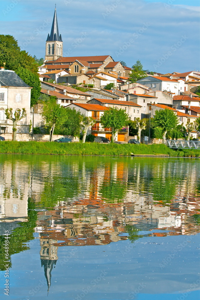 Fototapeta premium village saint pierre boeuf loire 2