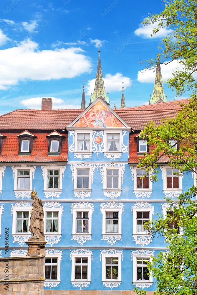Fototapeta premium Das sogenannte blaue Hellerhaus in Bamberg an der Regnitz