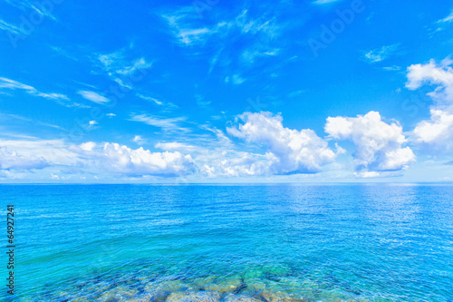 Sea of emerald green, Okinawa © shihina