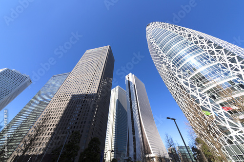 新宿超高層ビル街を見上げる。（新名所コクーンタワー前から） © oka