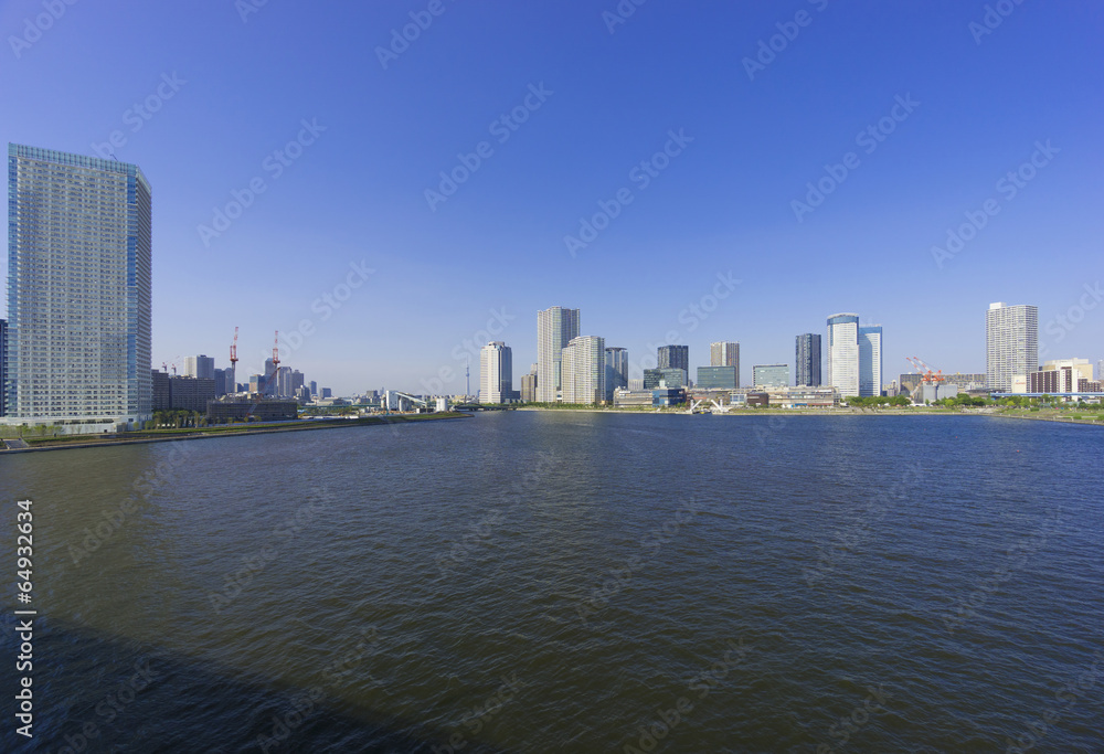 Fototapeta premium 晴海大橋より 再開発が進む湾岸エリアを望む
