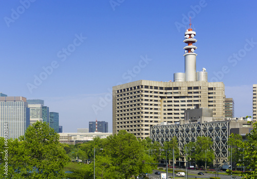 霞ヶ関官庁街と丸の内高層ビル群