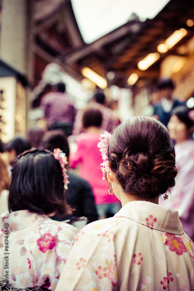 Fototapeta premium Japanese women wear traditional Kimono,Kiyomizu temple,Kyoto