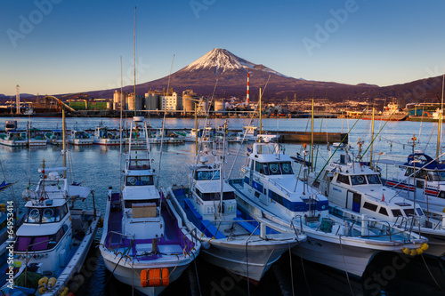 Tableau sur toile Fuji with Ships at Port