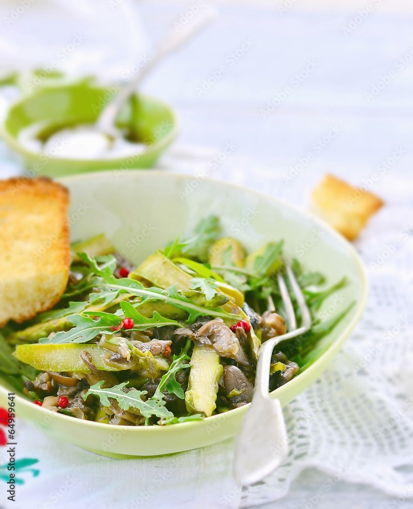 Asparagus , mushroom and ruccola warm salad Asparagus , mushroom and ruccola warm salad