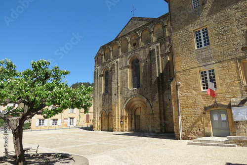 Dordogne - Cadouin - Place de l'église photo