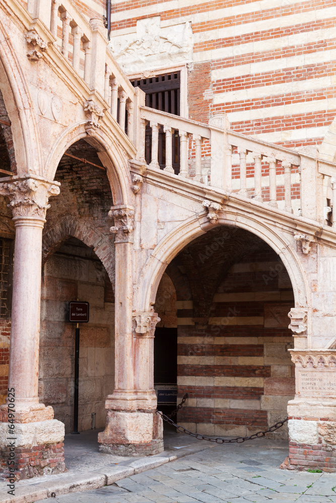 Treppenaufgang am Palazzo della Ragione in Verona