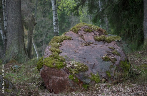 Красный камень