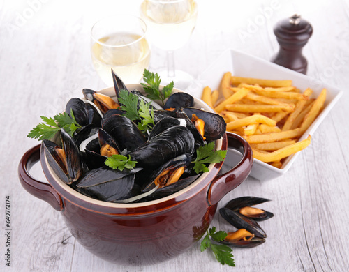 mussel and fries photo