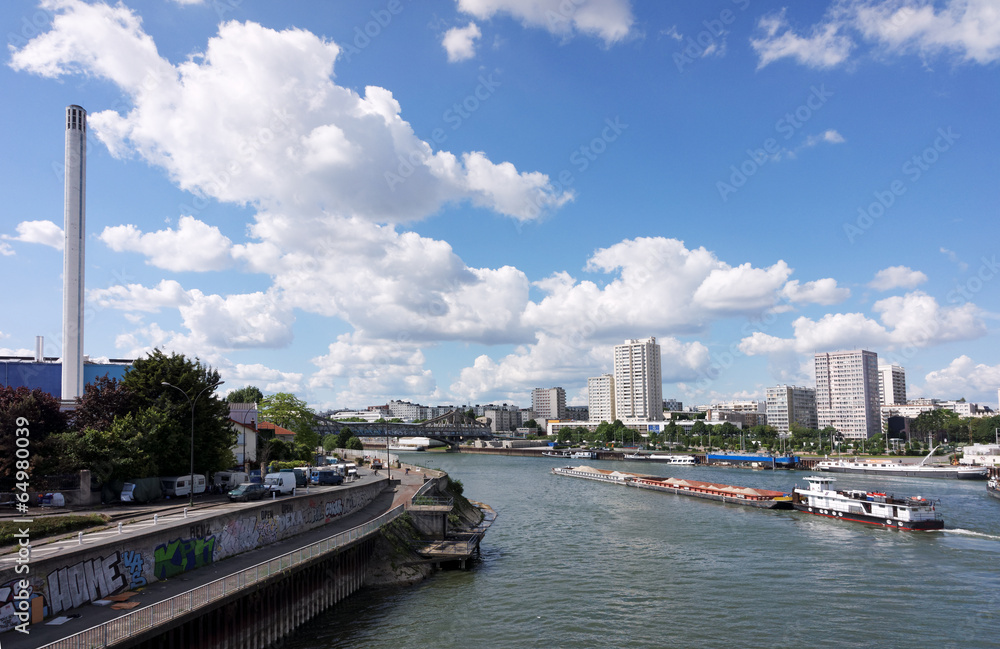 Obraz premium Seine à l 'entrée de Paris est