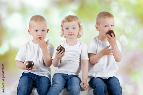 Photos Kinder mit Schaumküsse