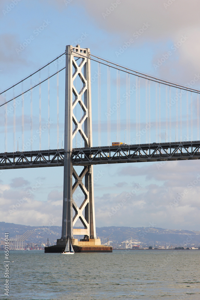 Fototapeta premium Boat and San Francisco bay bridge