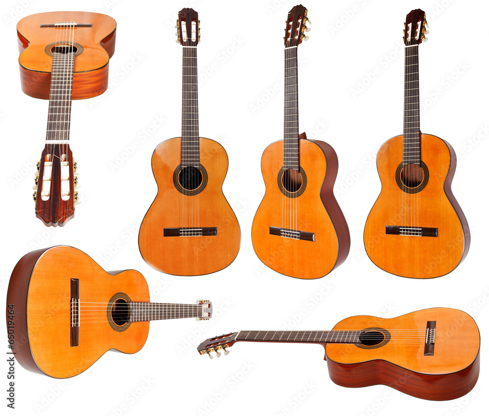 Obraz premium zestaw klasycznych gitar akustycznych na białym tle