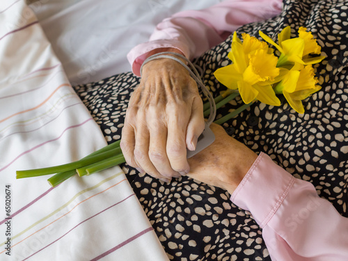 A dead woman with her hands folded on the stomach