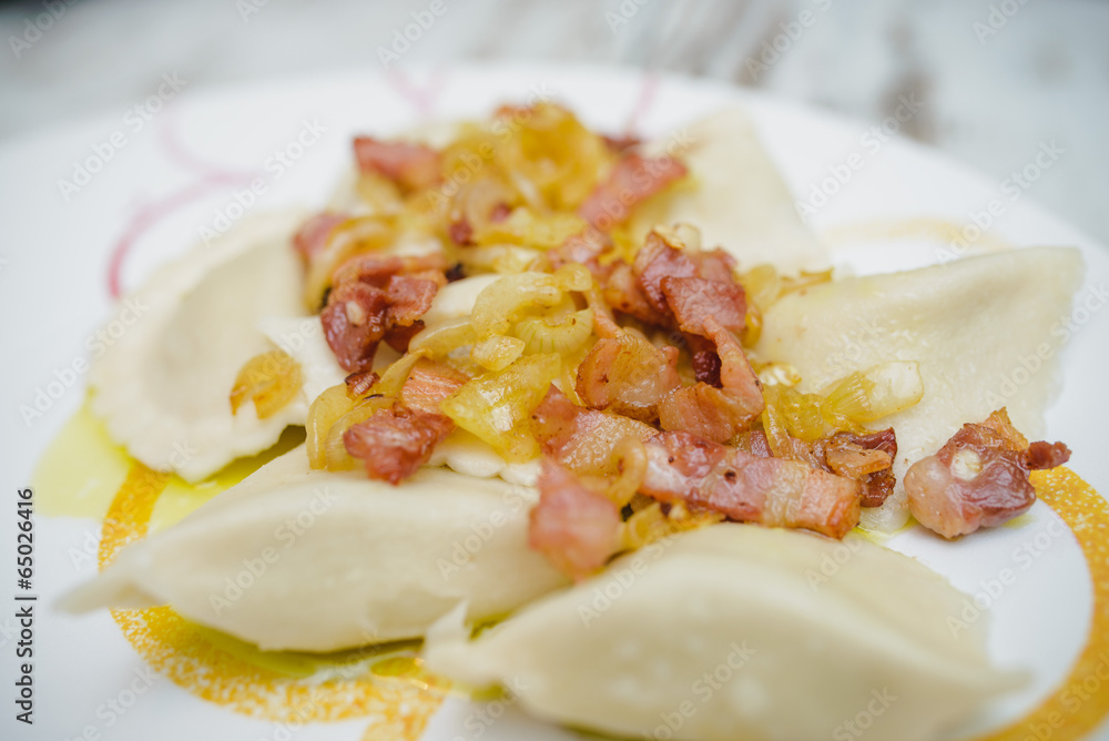 Pierogi ruskie, pierogi z mięsem Pierogi ruskie, pierogi z mięsem