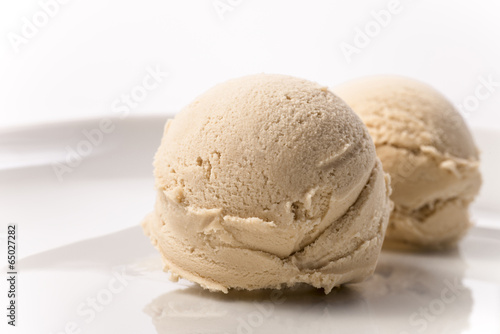 Valokuva Creme brulee coffee ice cream scoop on plate white background 2