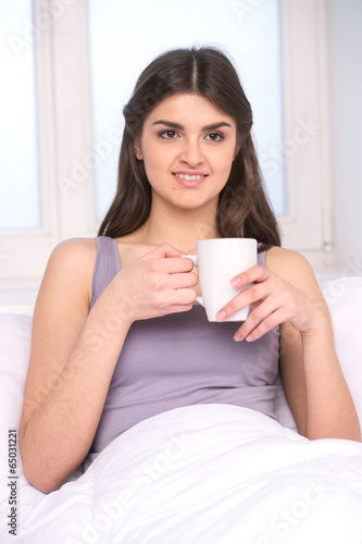 beautiful young girl drinking coffee.