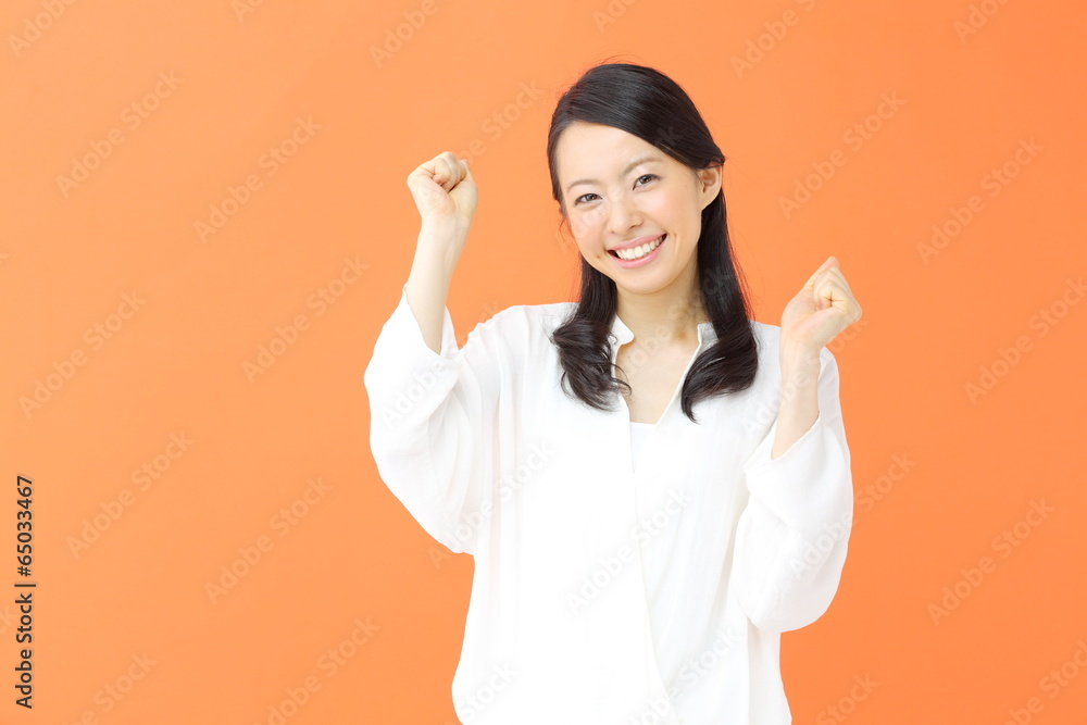 ガッツポーズ・若い女性 ガッツポーズ・若い女性
